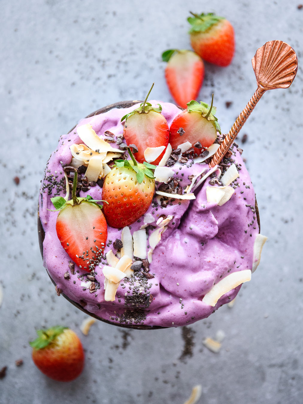 Low Carb Strawberry Smoothie Bowl