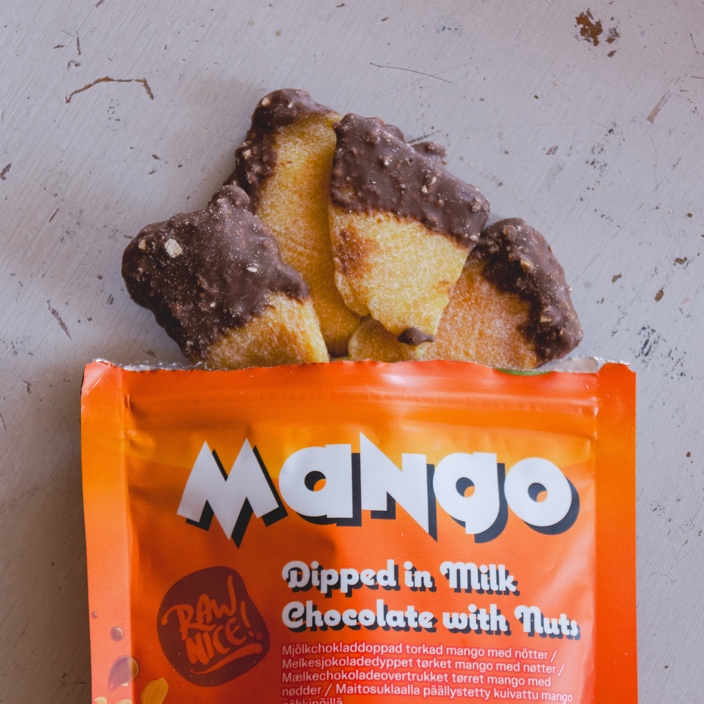 Dried Mango with Milk Chocolate & Nuts 80g / Box 18 pcs